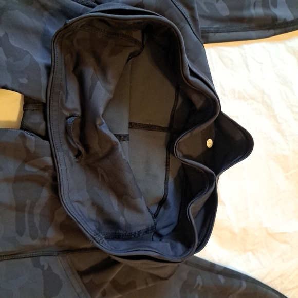 Lululemon Fast and Free Tight II 25" *Non-Reflective Nulux Camo LW5BXRS Sz 6 EUC - Picture 6 of 6